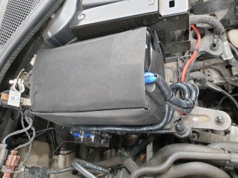 fuse holder and power in engine bay.jpg