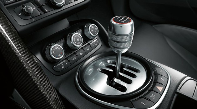 Audi-R8-Spyder-Coupe-volkswagen-exterior-black-gear-knob-630x350.jpg